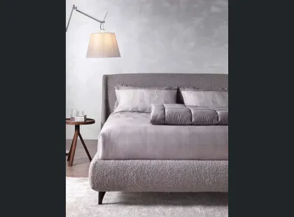 Letto in tessuto con testiera Why Not Camellia di Altrenotti